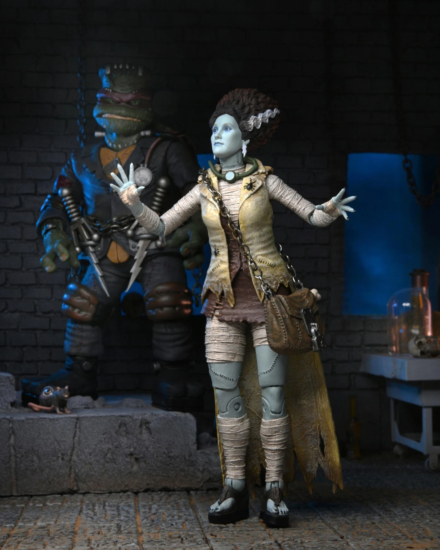 NECA Universal Monsters X Teenage Mutant Ninja Turtles Ultimate 7" Scale Action Figure - April As The Bride 8 NECA Universal Monsters X Teenage Mutant Ninja Turtles Ultimate 7" Scale Action Figure - April As The Bride - Image 8