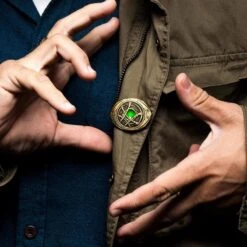 Marvel Dr Strange Eye Of Agamotto Light Up Pin -Children Toys Store drsteyelupin02 2 800x800 1
