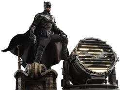 *PRE-ORDER Batman - The Batman DELUXE And Bat-Signal Hot Toys Collectibles 1/6 Scale Action Figure